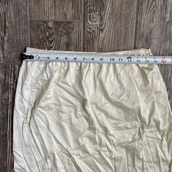 2/$18‎ SALE! Vassarette Slip Skirt Cream Womens L Vintage USA Silky Nylon Lace - Picture 6 of 8